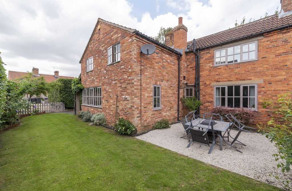 Property photo 1 of 25