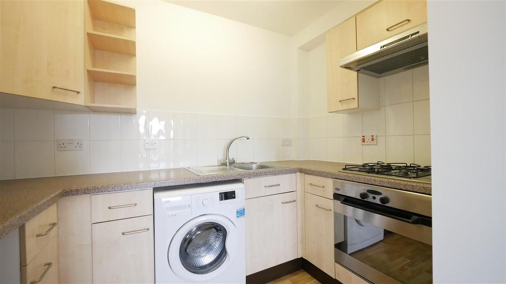 Property photo 3 of 6 Kitchen