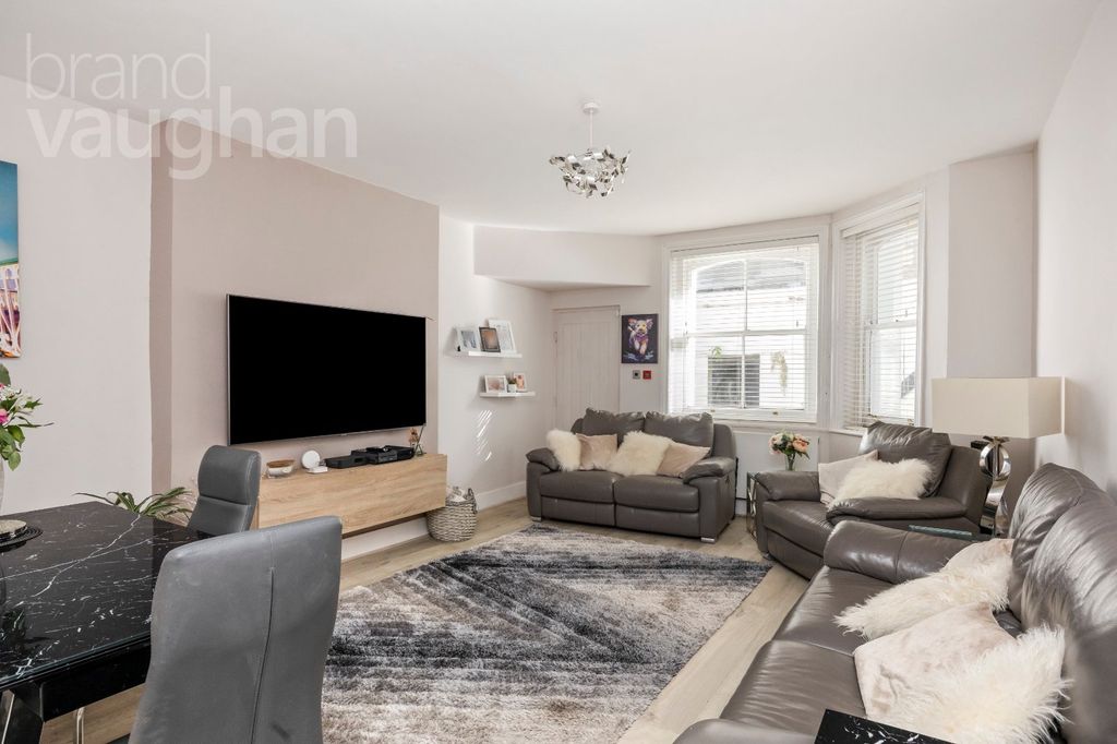 Property photo 2 of 22 Picture No. 01
