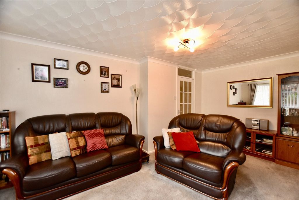 Property photo 2 of 12 Lounge