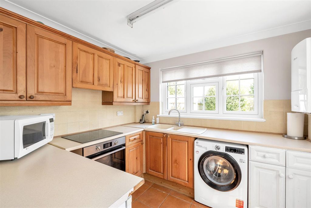 Property photo 2 of 13 43-Queens-Road-10.Jpg
