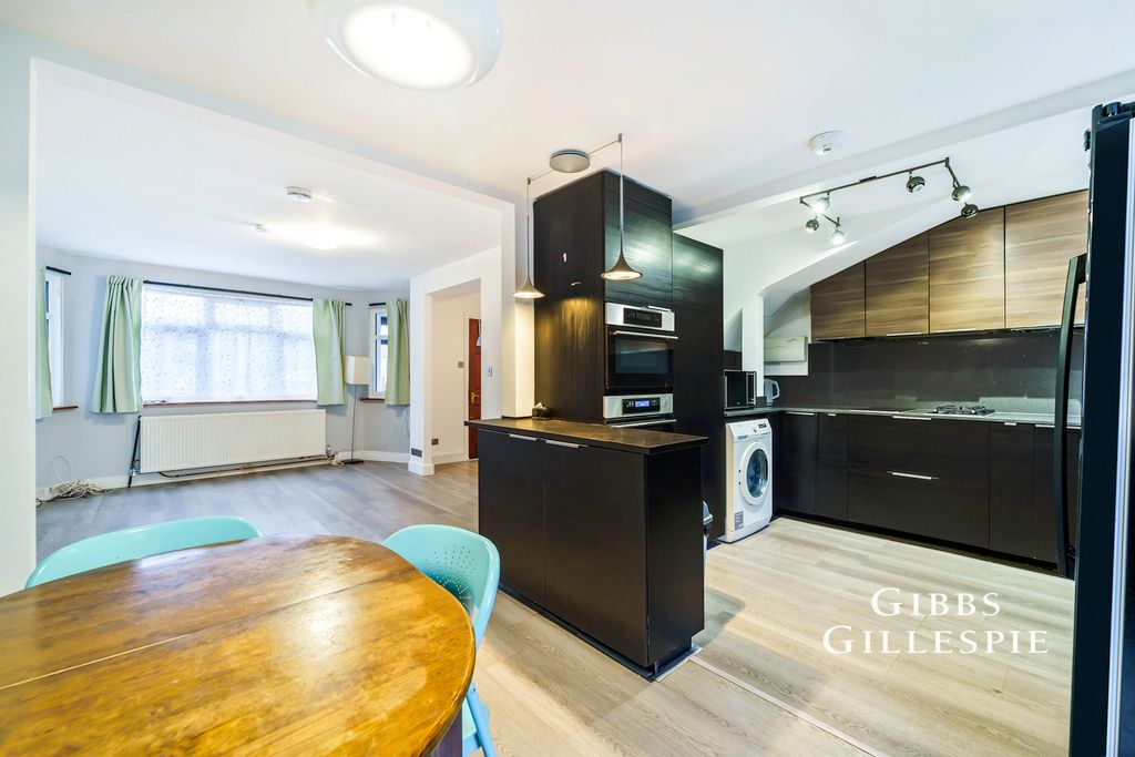 Property photo 3 of 13 Photo