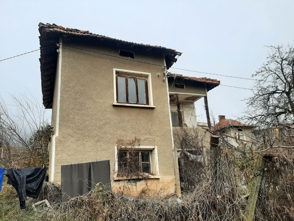 Property photo 2 of 8