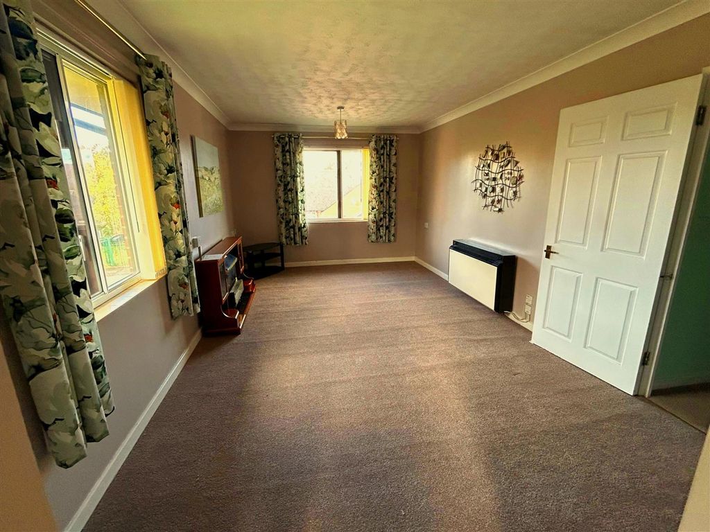 Property photo 2 of 21 Lounge 2.Jpg