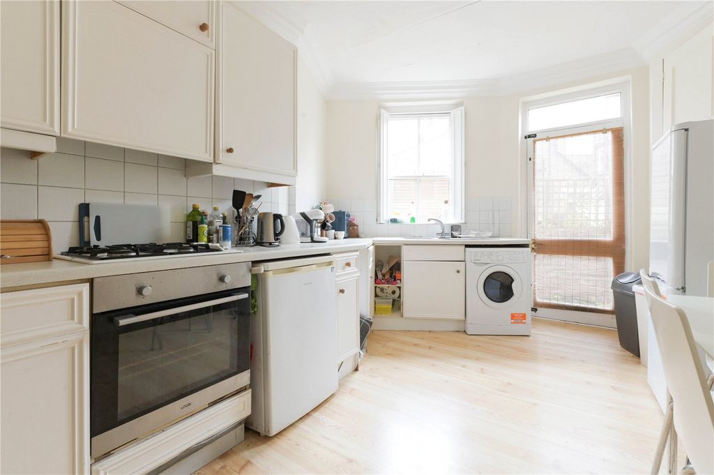 Property photo 2 of 12 Picture No. 11