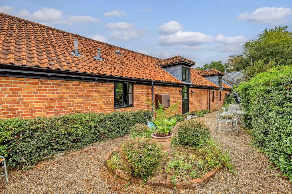 Property photo 1 of 19 Secondary Garden