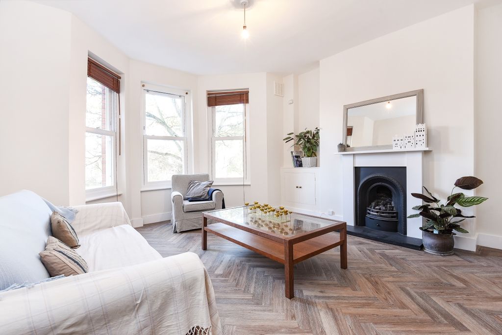 Property photo 1 of 6 228548  (3)