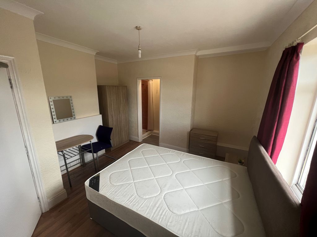Property photo 2 of 15 Double Bedroom 2