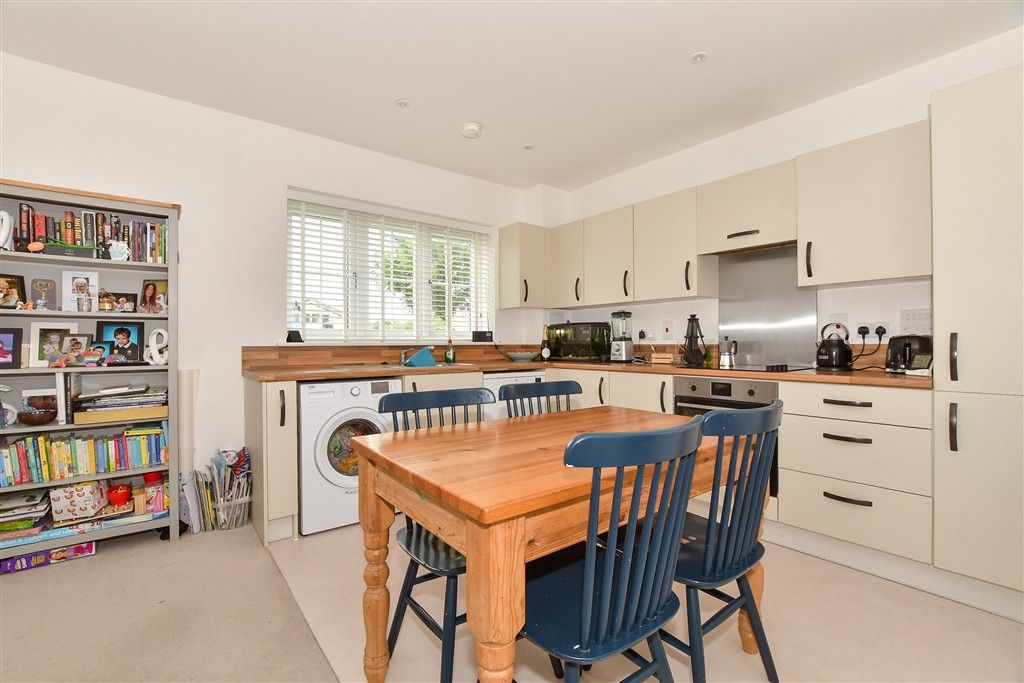 Property photo 2 of 8 Lounge/Kitchen