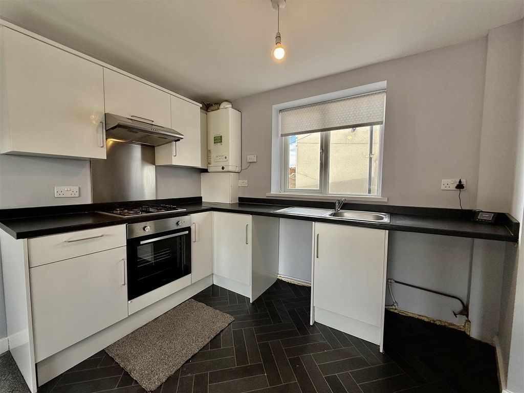 Property photo 3 of 9 Lounge/Kitchen