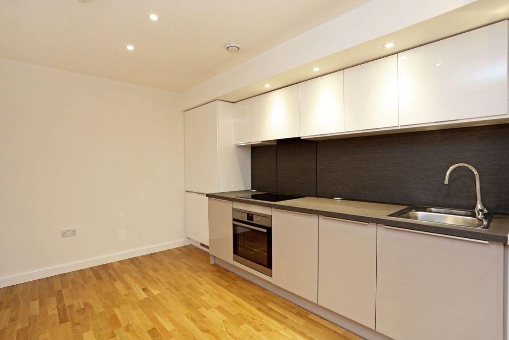Property photo 1 of 11 Kitchen