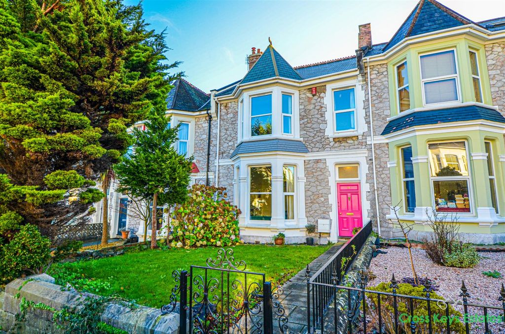 Property photo 1 of 33 Cross Keys Estates