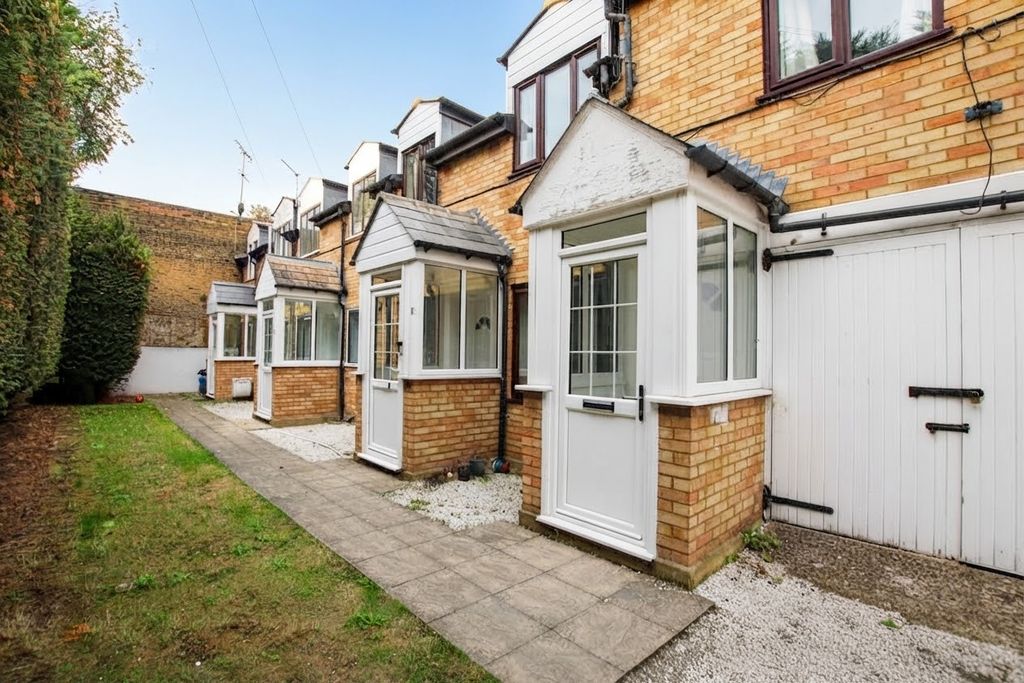 Property photo 3 of 13