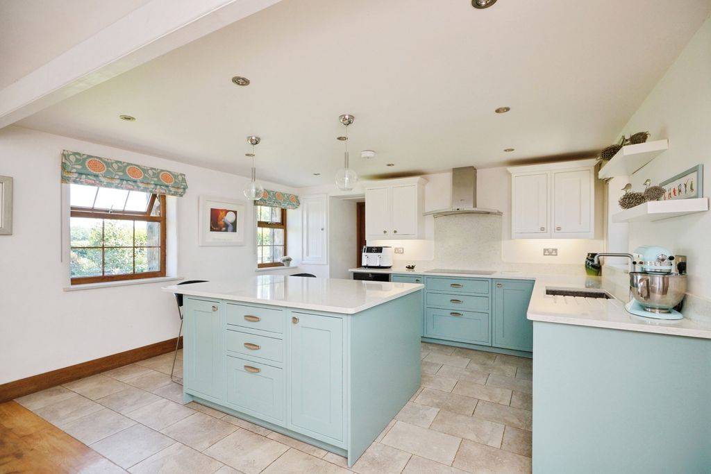 Property photo 3 of 33 Pbox-Img.Jpg