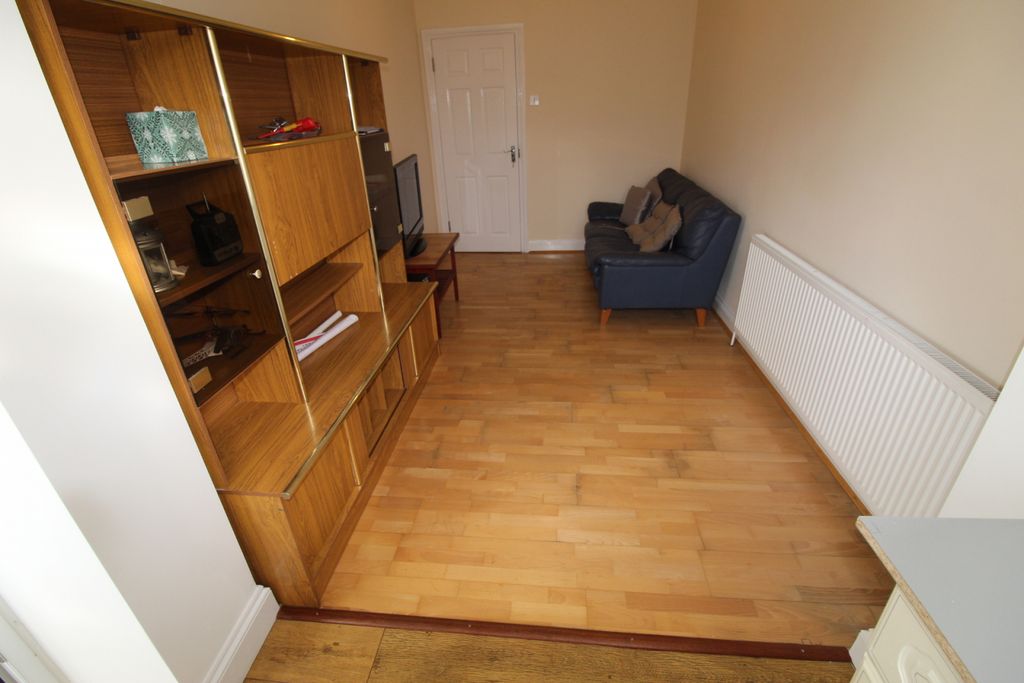 Property photo 3 of 11 Gallery