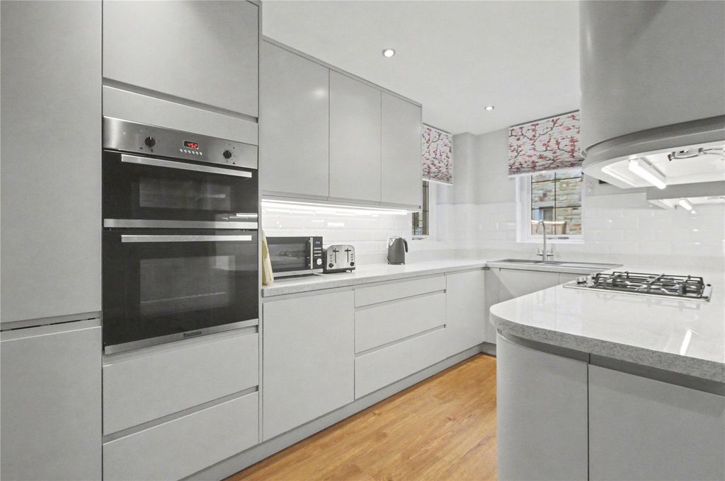 Property photo 2 of 21 Picture No. 13