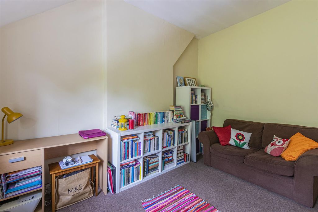 Property photo 3 of 9 Victoria Park Road East 18 Tff-4.Jpg