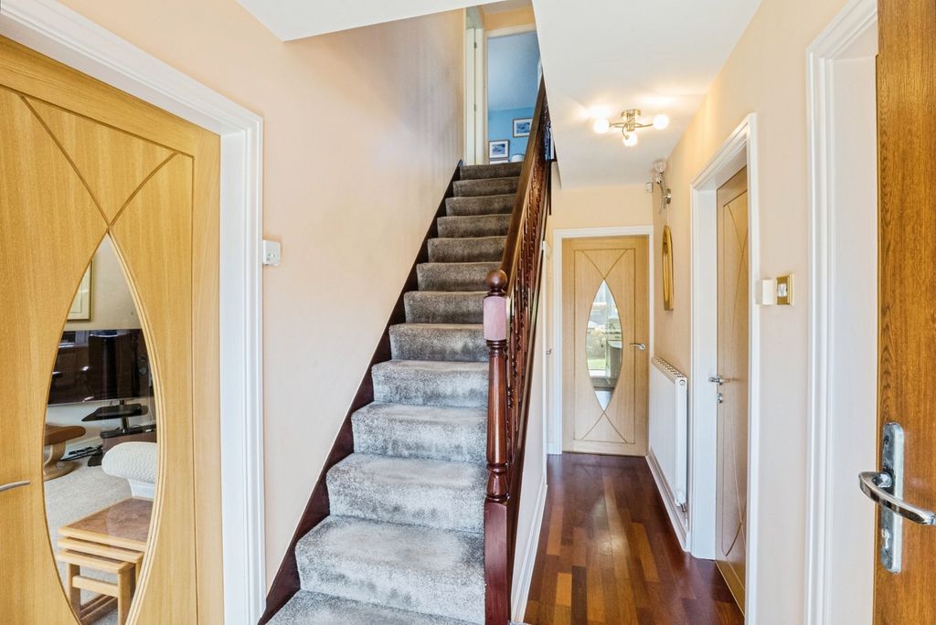 Property photo 3 of 36 Pbox-Img.Jpg