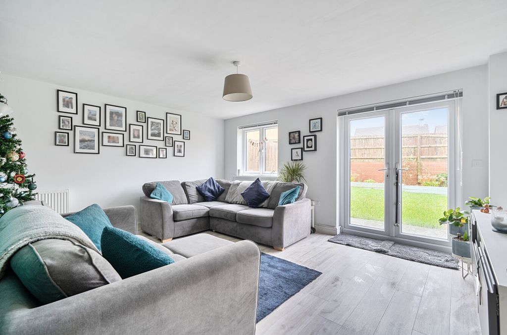 Property photo 2 of 14 1388447-10-694027...