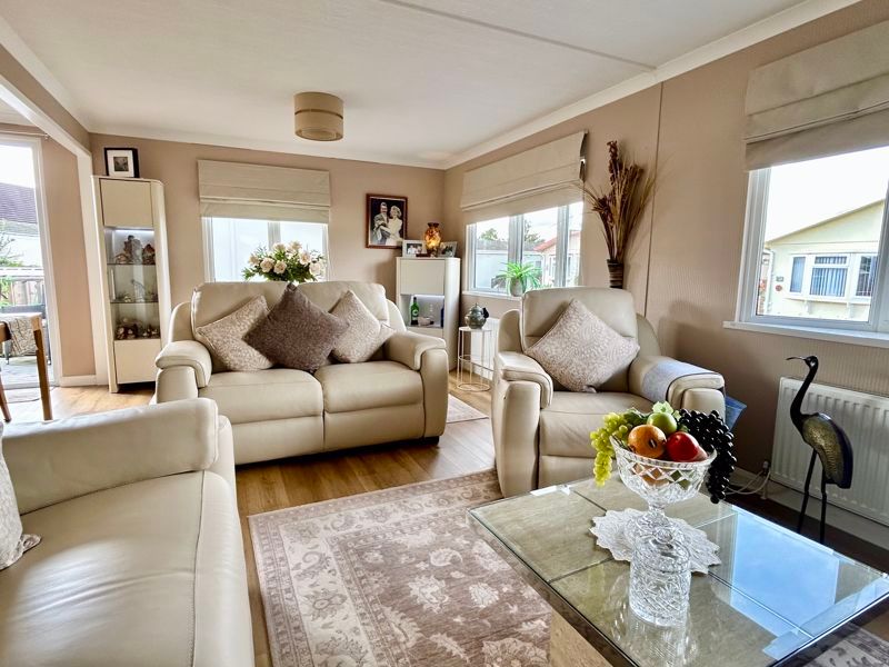 Property photo 3 of 14 Lounge