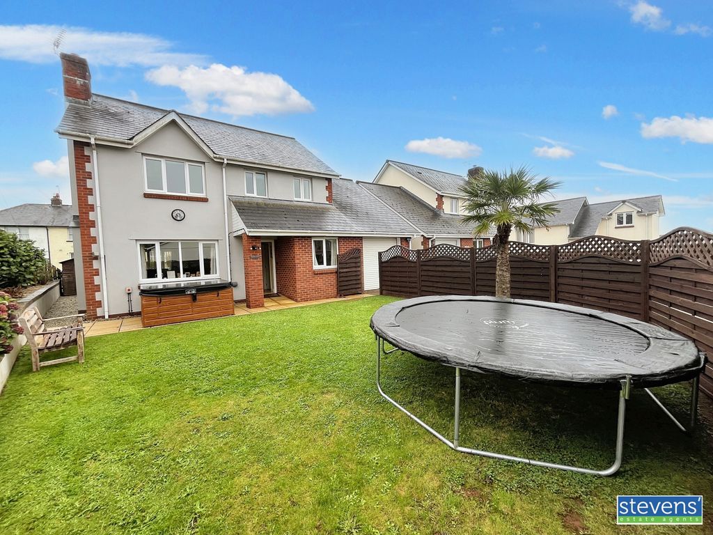 Property photo 1 of 21 Image00003