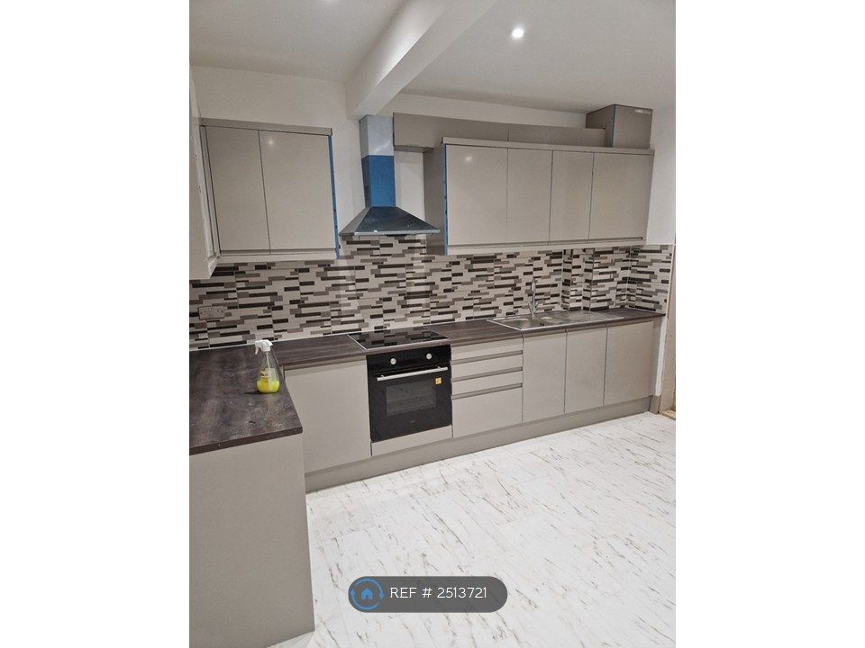 Property photo 1 of 12 Kitchen