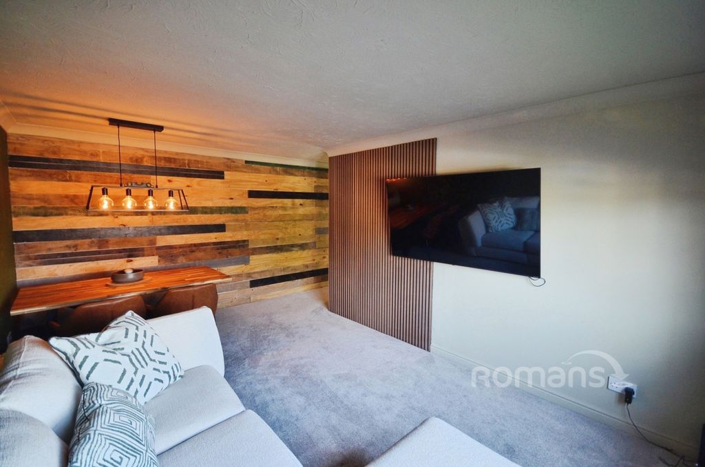 Property photo 2 of 12 Pbox-Img.Jpg