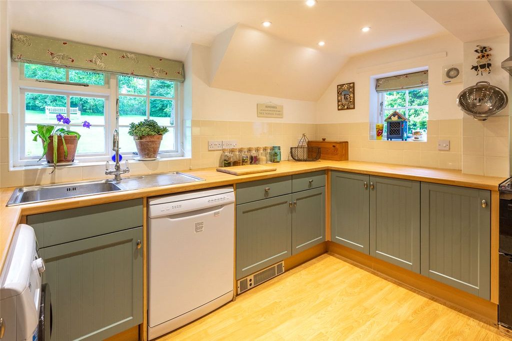Property photo 2 of 12 Kitchen