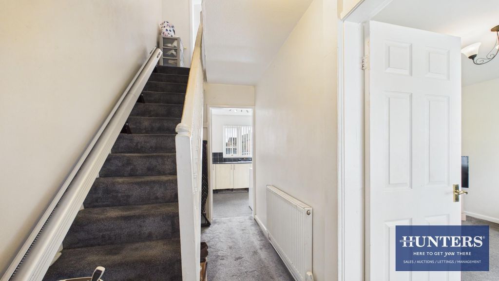 Property photo 2 of 14 Hallway