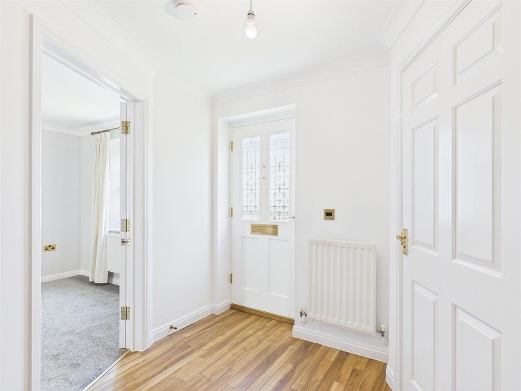Property photo 2 of 32 Entrance Hallway