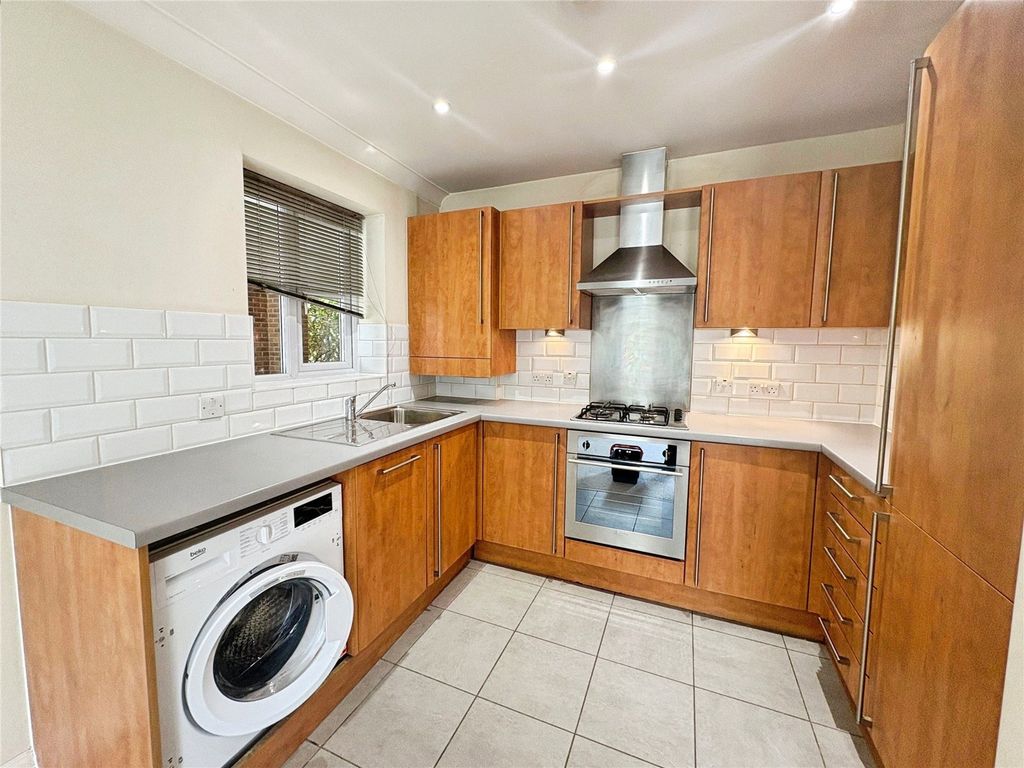 Property photo 3 of 10 Kitchen