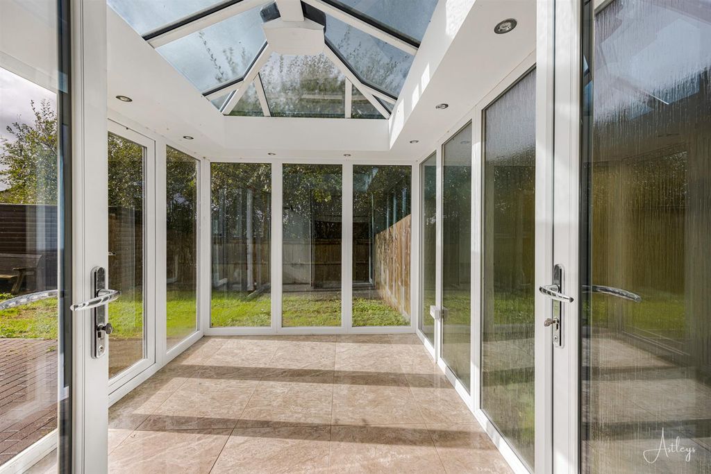 Property photo 3 of 14 Conservatory
