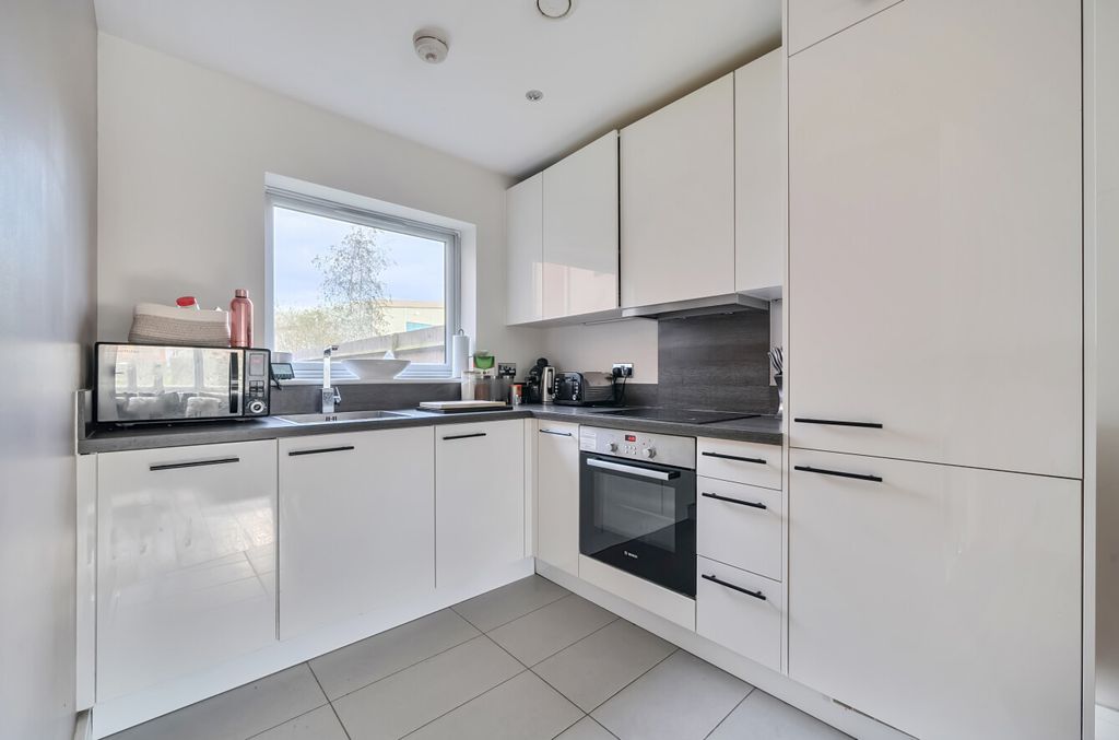 Property photo 2 of 17 1383305-11-691c5d...