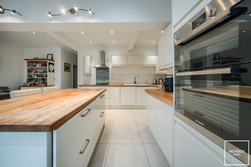 Property photo 3 of 22 Xt5A7268-Hdr(3)