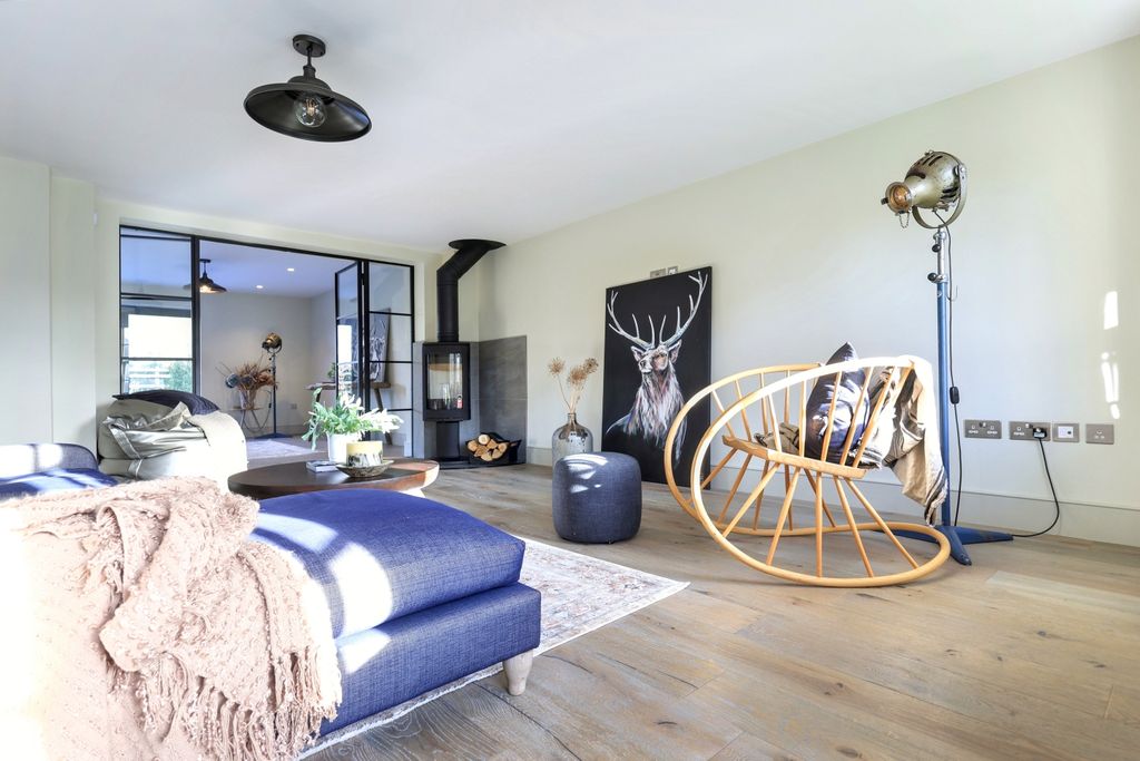 Property photo 3 of 33 Img_2864