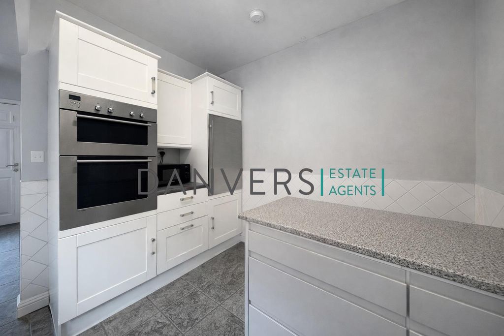 Property photo 1 of 8 Kitchen.Jpg