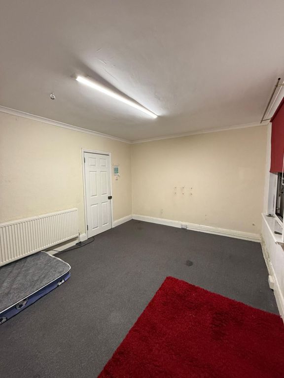 Property photo 3 of 7 Spacious Bedroom With Potential For Personalizatio...