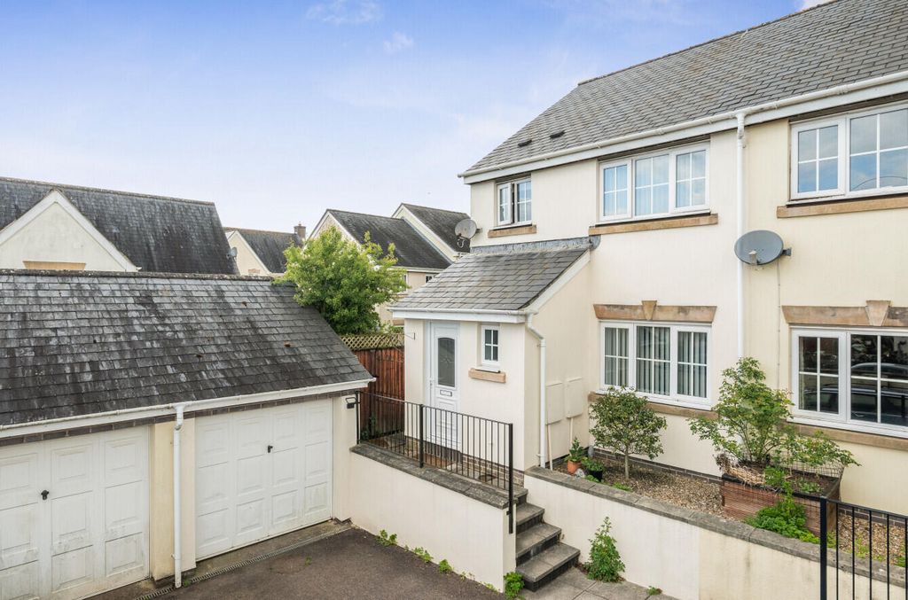 Property photo 1 of 18 Front (Exterior)