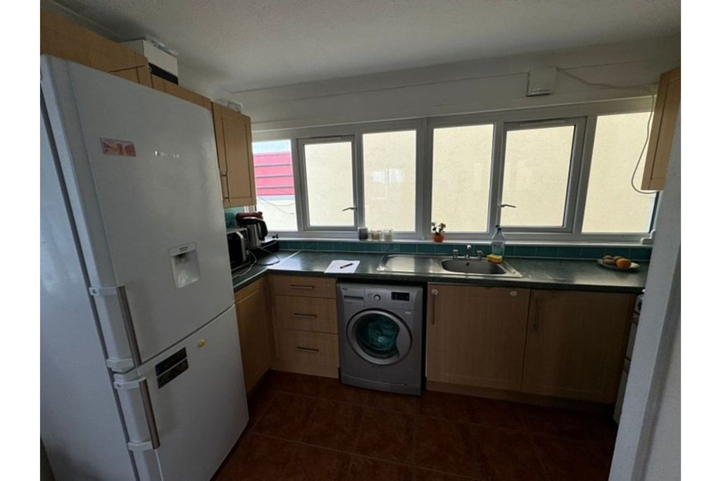 Property photo 2 of 19 Kitchen