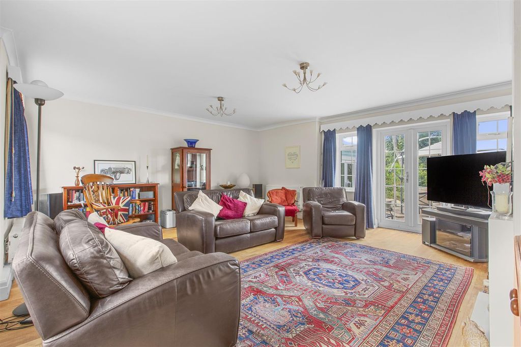 Property photo 3 of 17 11 Brands Hill Avenue, Hp13 5Pz-6.Jpg