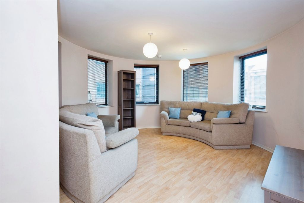 Property photo 1 of 11 (Main)