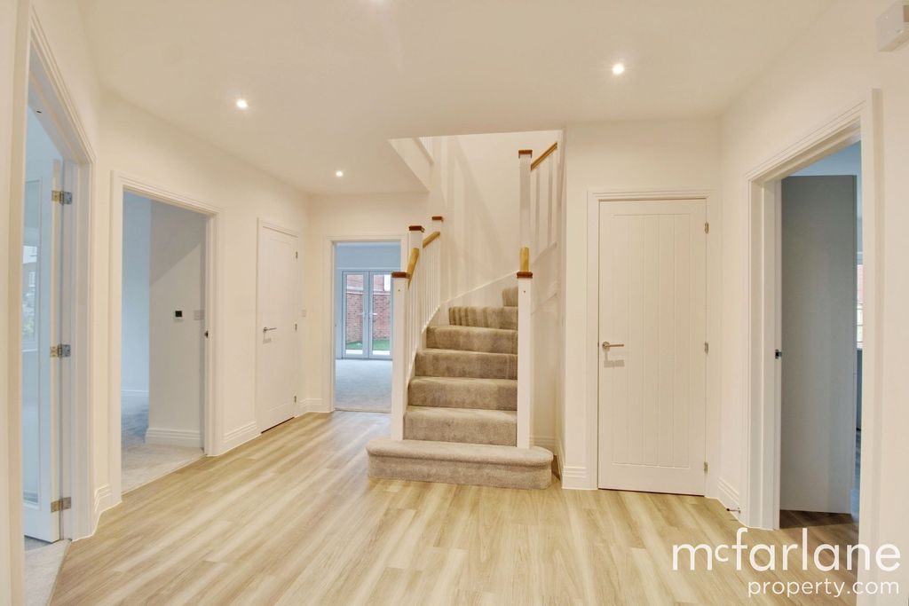 Property photo 2 of 20 Entrance