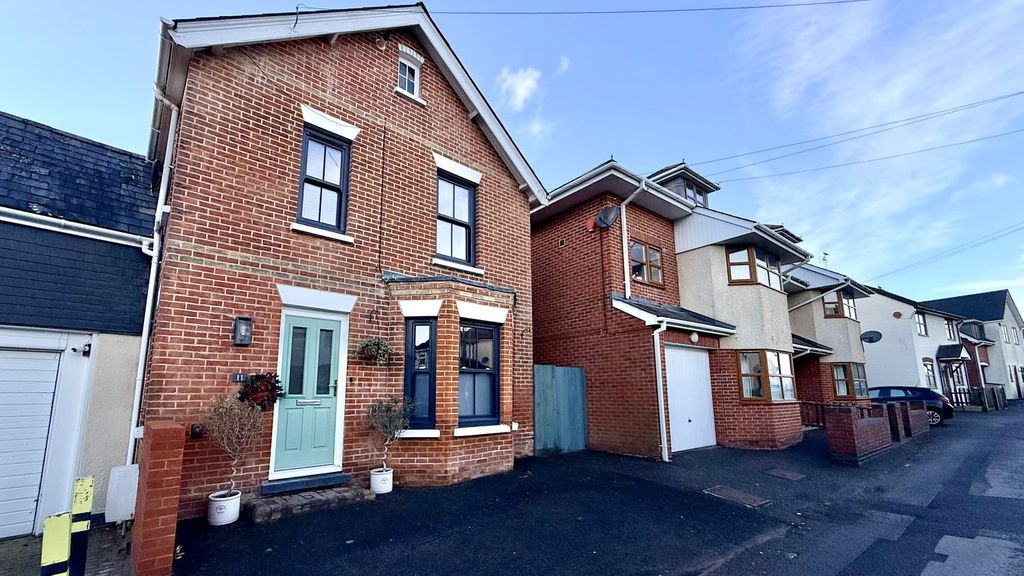 Property photo 1 of 18