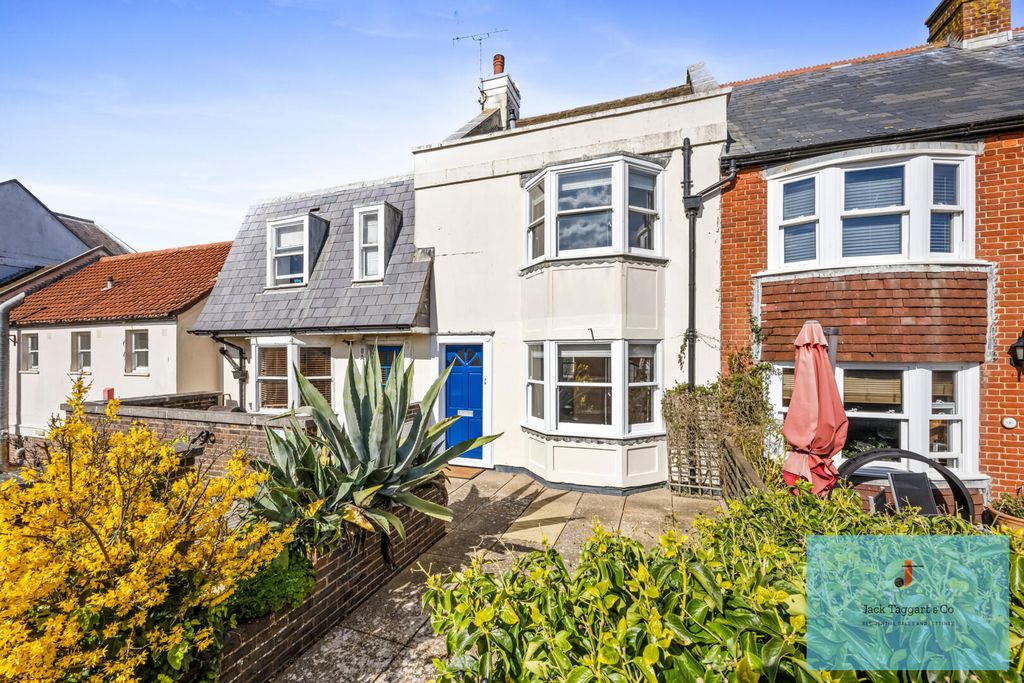 Property photo 2 of 16 Front (Exterior)