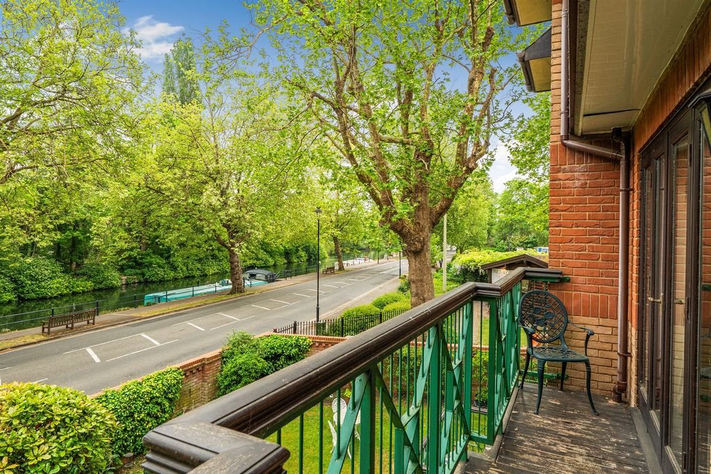 Additional image 2 of 2 bed flat for saleDerek Road, Maidenhead SL6