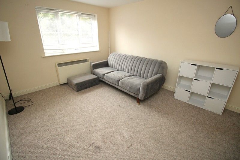 Property photo 3 of 5 Lounge