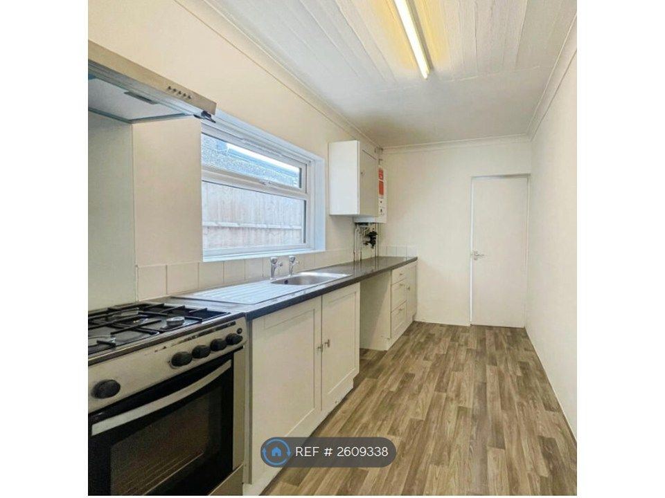 Property photo 2 of 10 Kitchen