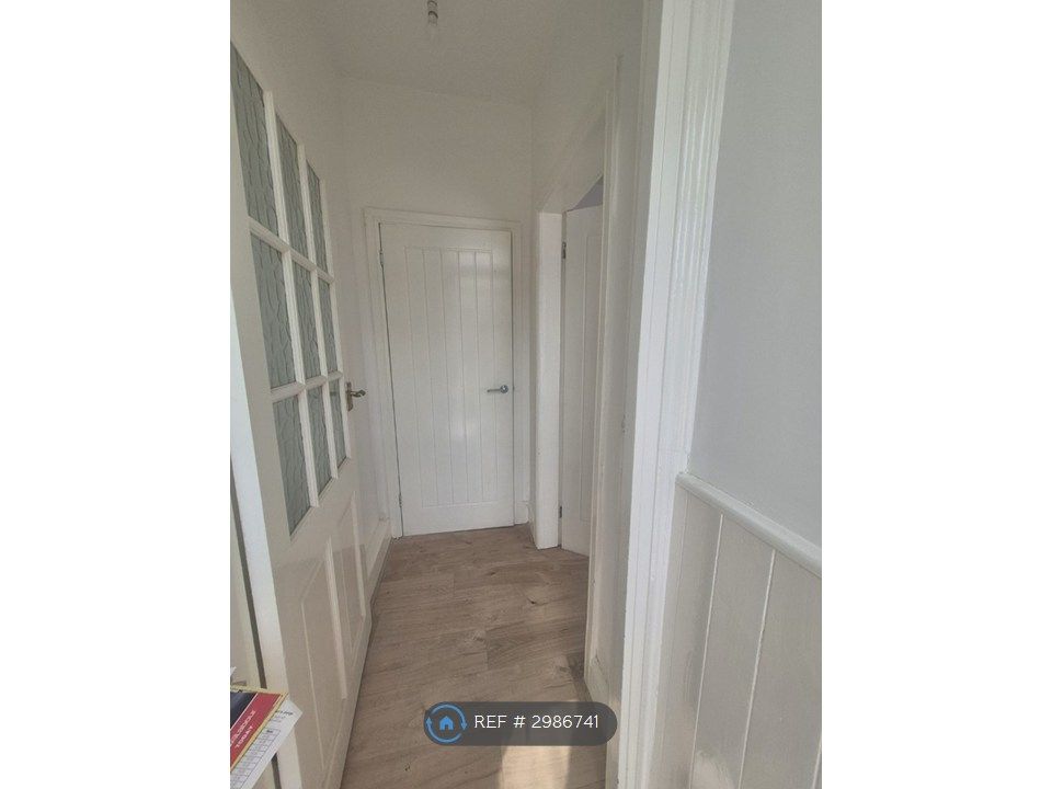Property photo 3 of 20 Entrance Hall