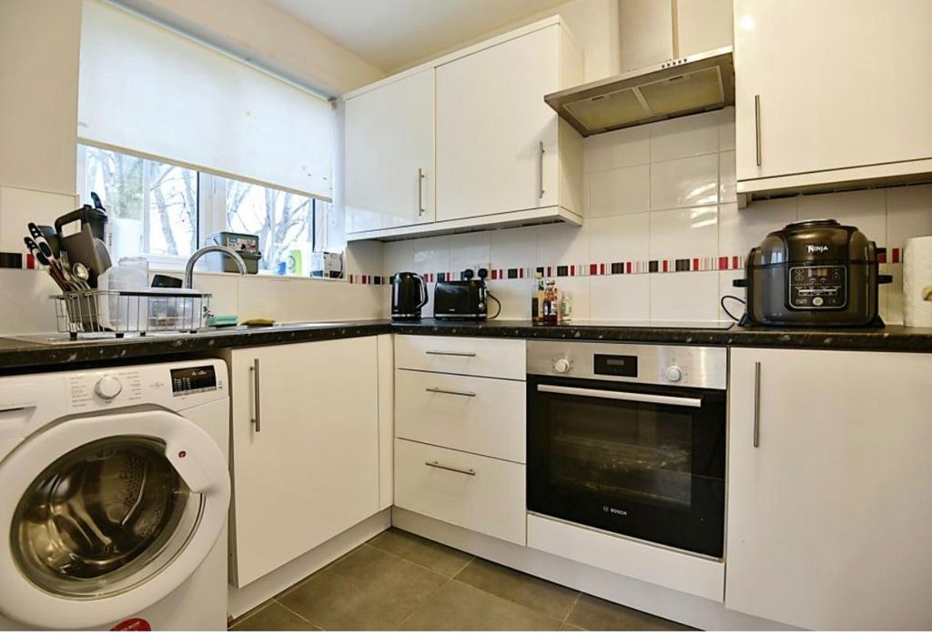 Property photo 1 of 7 Kitchen