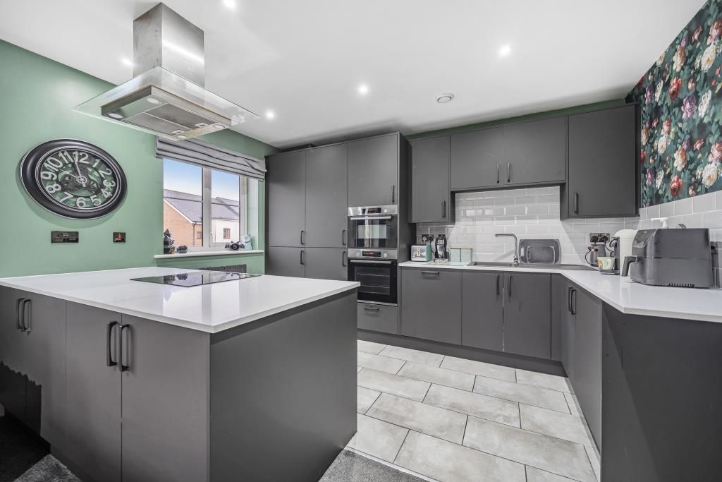 Property photo 3 of 17 Kitchen